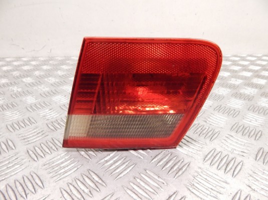 Фонарь крышки багажника правый BMW 3-series (E46) 63 21 8 368 760