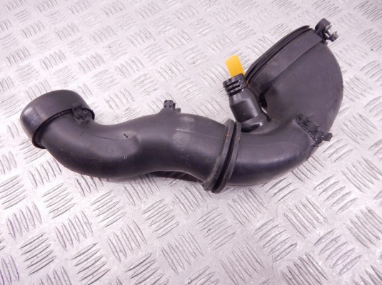 Патрубок интеркулера BMW 3-series (E90/91/92) 13 71 7 794 172 Патрубок интеркулера BMW 3-series (E90/91/92) 13 71 7 794 172