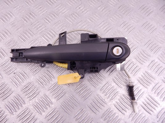 Ручка наружная передняя левая BMW 1-series (E87) 51 21 7 060 651 Ручка наружная передняя левая BMW 1-series (E87) 51 21 7 060 651