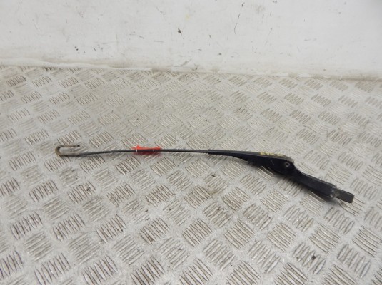 Щеткодержатель (поводок стеклоочистителя, дворник) BMW 5-series (E34)