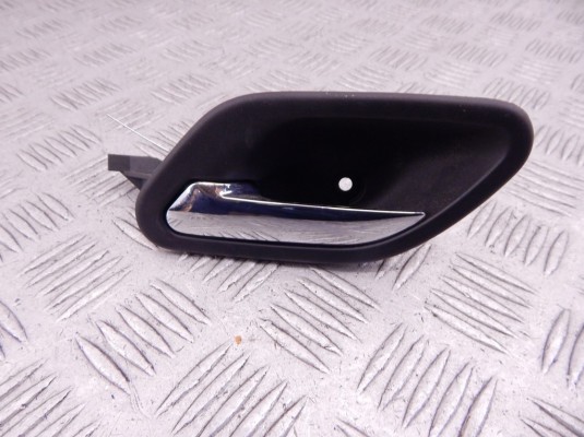 Ручка внутренняя задняя левая BMW 5-series (E39) 51 21 8 125 513 Ручка внутренняя задняя левая BMW 5-series (E39) 51 21 8 125 513