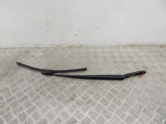 Щеткодержатель (поводок стеклоочистителя, дворник) BMW 3-series (E46) 61 61 7 007 128