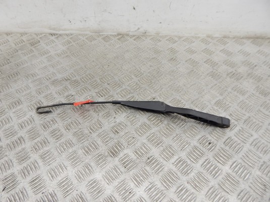 Щеткодержатель (поводок стеклоочистителя, дворник) BMW 5-series (E34)