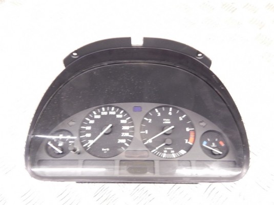 Щиток приборов (приборная панель) BMW 5-series (E39) 62 11 8 375 900