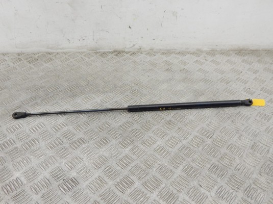 Амортизатор капота AUDI A4 (B5) 1994-2001 8d0823359