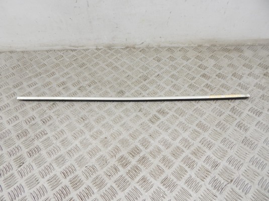 Молдинг стекла двери передней правой наружный BMW 5-series (E39) Молдинг стекла двери передней правой наружный BMW 5-series (E39)