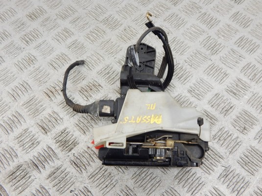 Замок двери передней левой VOLKSWAGEN PASSAT 5+ (2000-2005) 3b0837867 Замок двери передней левой VOLKSWAGEN PASSAT 5+ (2000-2005) 3b0837867