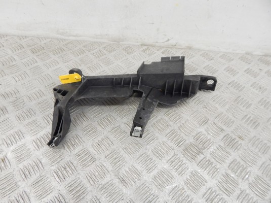 Крепление фары правой BMW X3-series (E83) 63 12 6 939 200 Крепление фары правой BMW X3-series (E83) 63 12 6 939 200