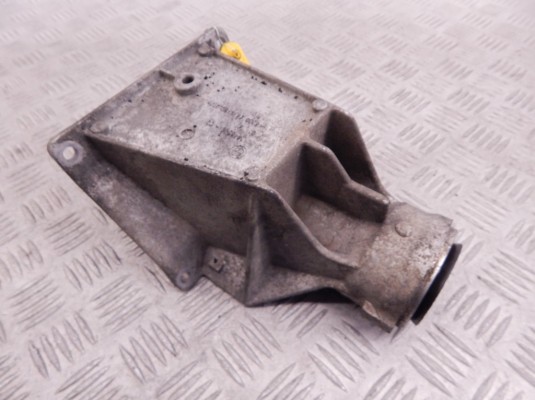 Кронштейн полуоси BMW X3-series (E83) 31 50 3 448 546