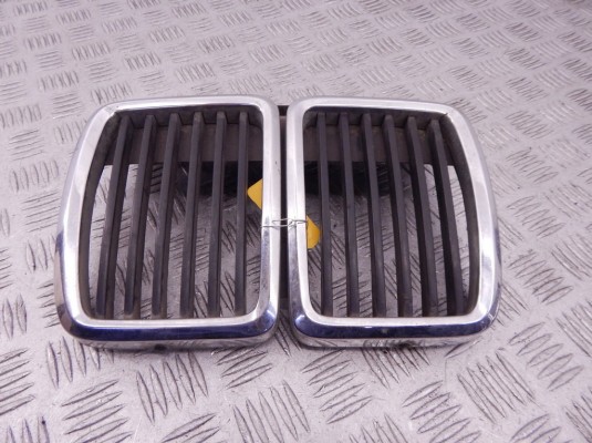Решетка радиатора BMW 3-series (E30) 51 13 1 884 350 Решетка радиатора BMW 3-series (E30) 51 13 1 884 350