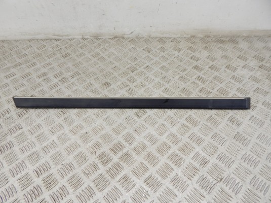 Молдинг двери задней правой BMW 5-series (E39) 51 13 8 184 480 Молдинг двери задней правой BMW 5-series (E39) 51 13 8 184 480