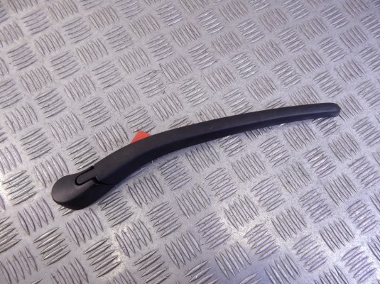 Щеткодержатель задний BMW 3-series (E46) 61 62 8 220 830 Щеткодержатель задний BMW 3-series (E46) 61 62 8 220 830