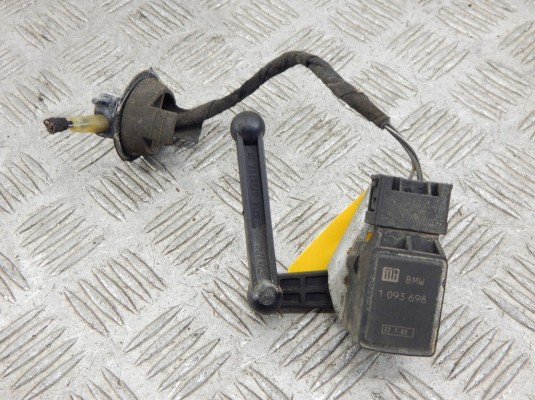 Датчик положения кузова BMW 5-series (E39) 37 14 1 093 698 Датчик положения кузова BMW 5-series (E39) 37 14 1 093 698