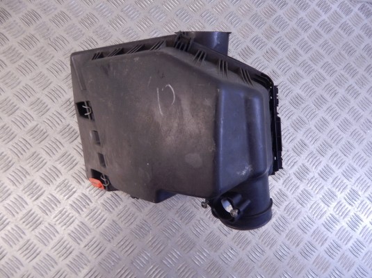 Корпус воздушного фильтра BMW 5-series (E60/61) 13 71 7 521 030