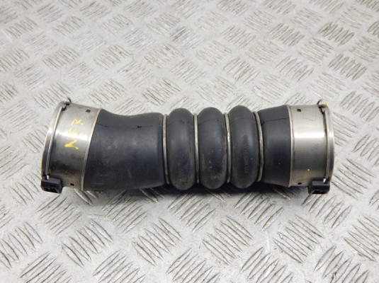 Патрубок интеркулера BMW 7-series (F01/02) 11 61 7 800 144