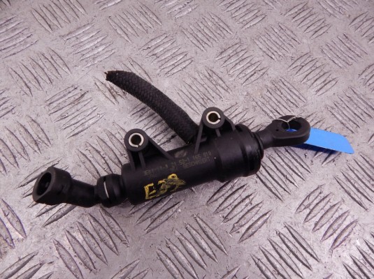 Цилиндр сцепления главный BMW 5-series (E39) 21 52 1 165 010 Цилиндр сцепления главный BMW 5-series (E39) 21 52 1 165 010