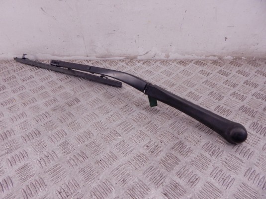 Щеткодержатель (поводок стеклоочистителя, дворник) BMW 5-series (E39) 61 61 8 209 879