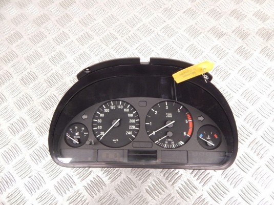 Щиток приборов (приборная панель) BMW 5-series (E39) 62 11 6 907 018