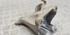 Кронштейн двигателя BMW 1-series (E87) 22 11 6 781 916