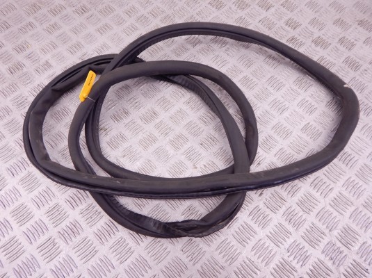 Уплотнитель BMW 7-series (F01/02)