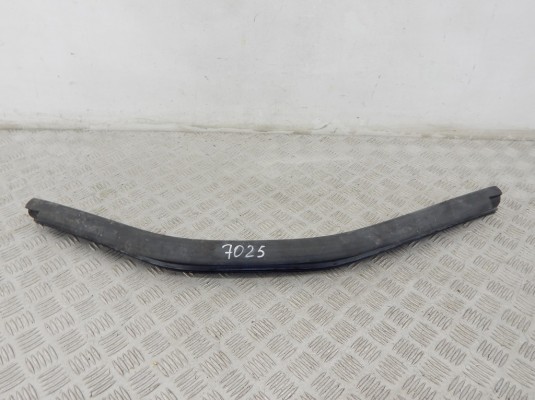 Уплотнитель капота BMW 3-series (F30/31) 51 76 7 239 146