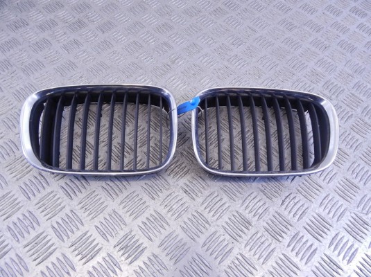 Решетка радиатора BMW 5-series (E39) 51 13 8 159 316