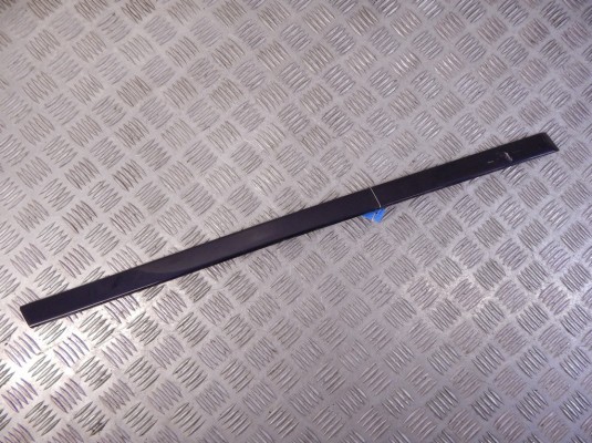 Молдинг двери задней правой BMW 5-series (E39) 7004026