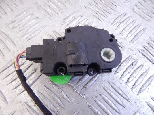 Моторчик заслонки печки BMW X5-series (E70) 64 11 9 321 034