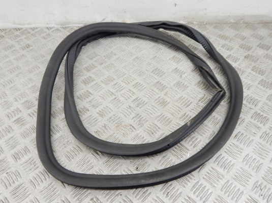 Уплотнитель BMW 5-series (G30/31) 51 72 7 490 027