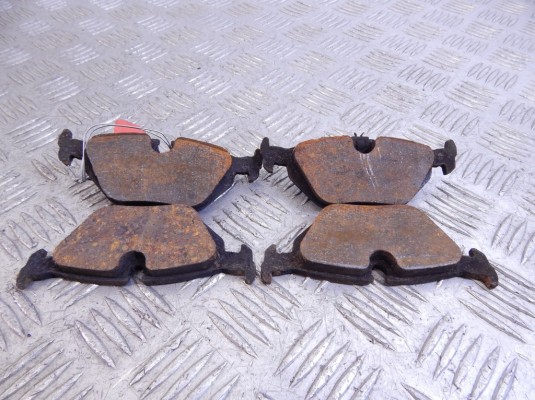 Тормозные колодки задние BMW 3-series (E46)