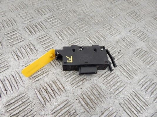 Блок управления стеклоподъемниками BMW 3-series (E46) 61 31 6 902 179 Блок управления стеклоподъемниками BMW 3-series (E46) 61 31 6 902 179