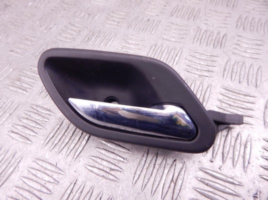 Ручка внутренняя задняя правая BMW 5-series (E39) 51 21 8 226 050 Ручка внутренняя задняя правая BMW 5-series (E39) 51 21 8 226 050