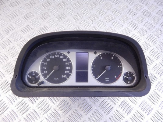 Щиток приборов (приборная панель) MERCEDES-BENZ B-CLASS (W245) 1031098110