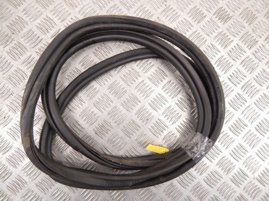 Уплотнитель BMW 1-series (E87) 51 72 7 159 211