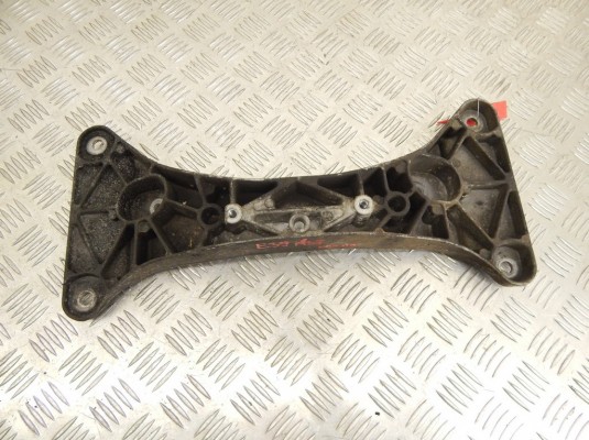 Кронштейн КПП BMW 5-series (E39) 22 31 1 096 104