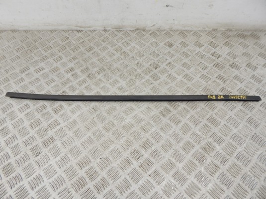 Молдинг стекла двери задней правой наружный BMW X1-series (F48) Молдинг стекла двери задней правой наружный BMW X1-series (F48)