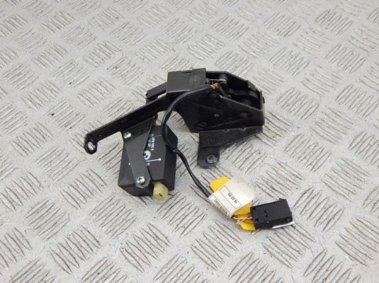 Замок стекла двери багажника BMW 5-series (E39) 51 24 8 238 469