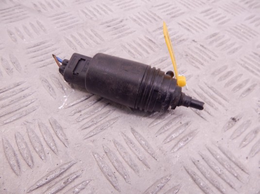 Насос (моторчик) омывателя стекла BMW 5-series (E39) 67 12 8 377 612 Насос (моторчик) омывателя стекла BMW 5-series (E39) 67 12 8 377 612