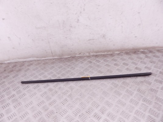 Молдинг стекла двери передней правой наружный BMW 3-series (E46) 51 33 2 695 286