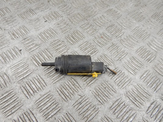 Насос (моторчик) омывателя стекла BMW 7-series (E65/66)