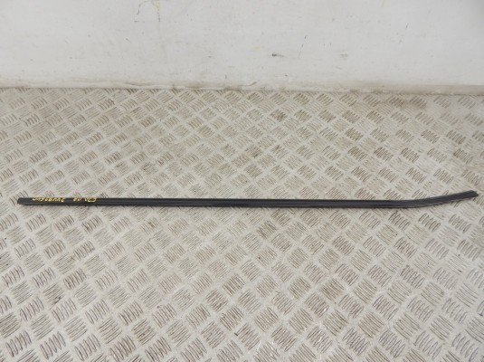 Молдинг стекла двери передней правой наружный BMW X5-series (E70)