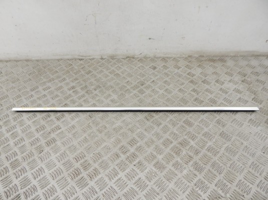 Молдинг стекла двери задней правой наружный BMW 2-series (F45/46)