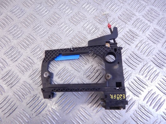 Скелет ручки наружной передней правой BMW 5-series (E39) 51 21 8 245 354 Скелет ручки наружной передней правой BMW 5-series (E39) 51 21 8 245 354