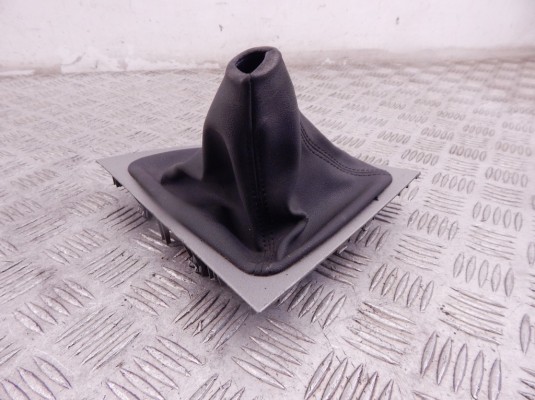 Чехол рычага КПП BMW 1-series (E87) 51 16 7 129 143 Чехол рычага КПП BMW 1-series (E87) 51 16 7 129 143