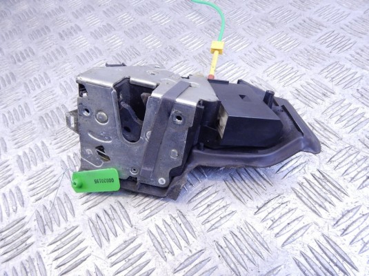 Замок двери передней правой BMW 5-series (E39) 51 21 8 235 104