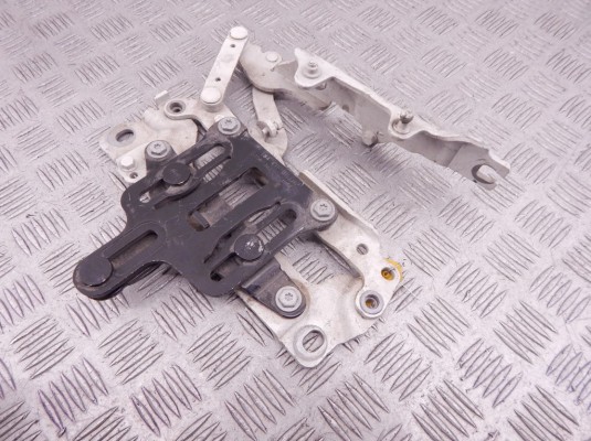 Петля капота левая BMW 5-series (F10/11) 51 23 7 184 435 Петля капота левая BMW 5-series (F10/11) 51 23 7 184 435