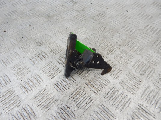 Крюк капота BMW 5-series (E60/61) 51 23 7 034 256