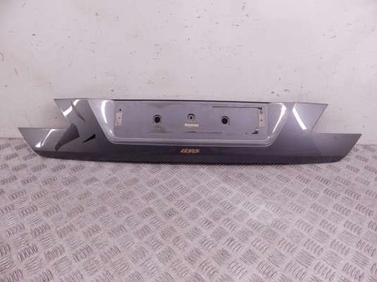 Молдинг крышки багажника BMW 7-series (E65/66) 51 13 7 133 637