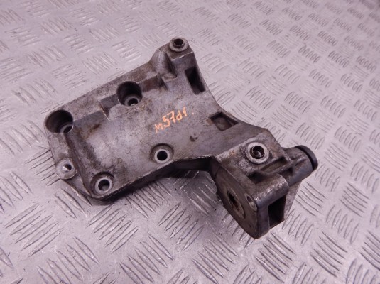 Кронштейн компрессора кондиционера BMW 5-series (E39) 64 55 7 786 194