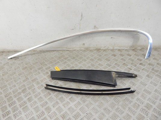 Молдинг двери задней левой BMW 7-series (F01/02) 51 35 7 179 117